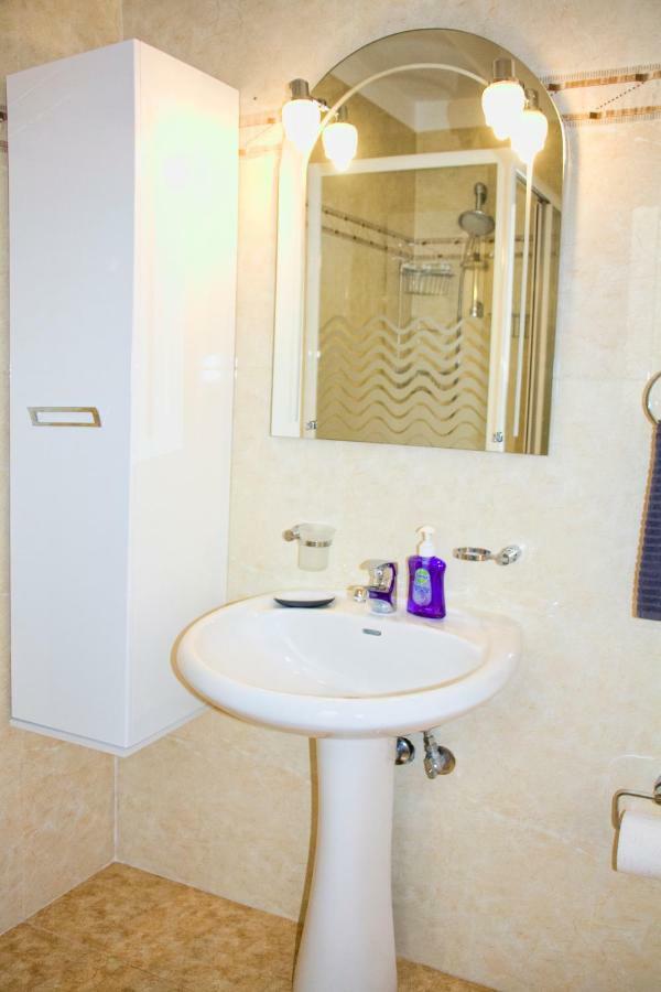 Charming Apartment Near Athens Center And The Sea Bagian luar foto